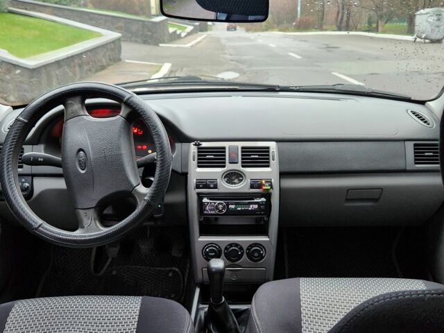 Серый ВАЗ 2170 Priora, объемом двигателя 1.6 л и пробегом 250 тыс. км за 2350 $, фото 5 на Automoto.ua