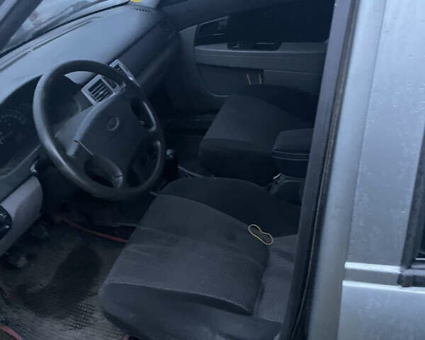 Серый ВАЗ 2170 Priora, объемом двигателя 1.6 л и пробегом 205 тыс. км за 1100 $, фото 3 на Automoto.ua