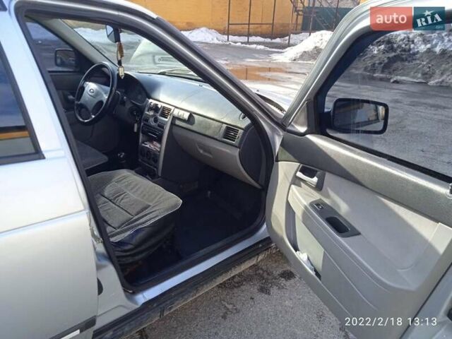 Серый ВАЗ 2170 Priora, объемом двигателя 1.6 л и пробегом 287 тыс. км за 2500 $, фото 5 на Automoto.ua