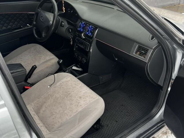 Сірий ВАЗ 2170 Priora, об'ємом двигуна 1.6 л та пробігом 230 тис. км за 3000 $, фото 4 на Automoto.ua