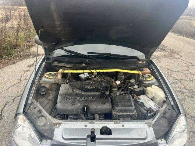 Серый ВАЗ 2170 Priora, объемом двигателя 1.6 л и пробегом 250 тыс. км за 2000 $, фото 8 на Automoto.ua