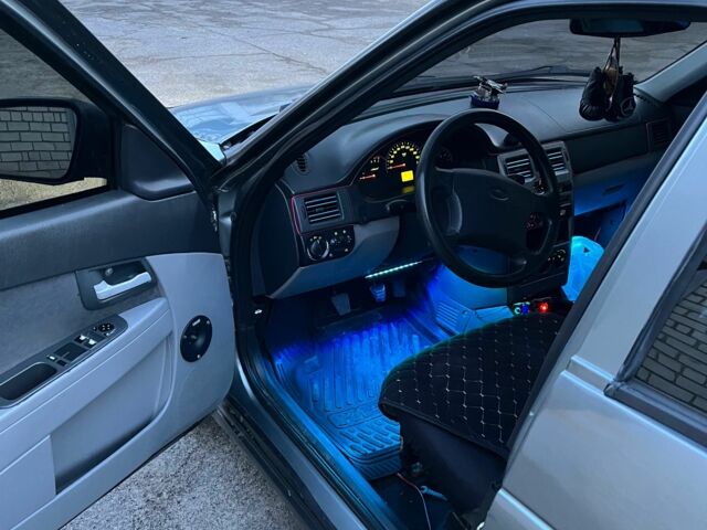 Серый ВАЗ 2170 Priora, объемом двигателя 1.6 л и пробегом 210 тыс. км за 3000 $, фото 12 на Automoto.ua