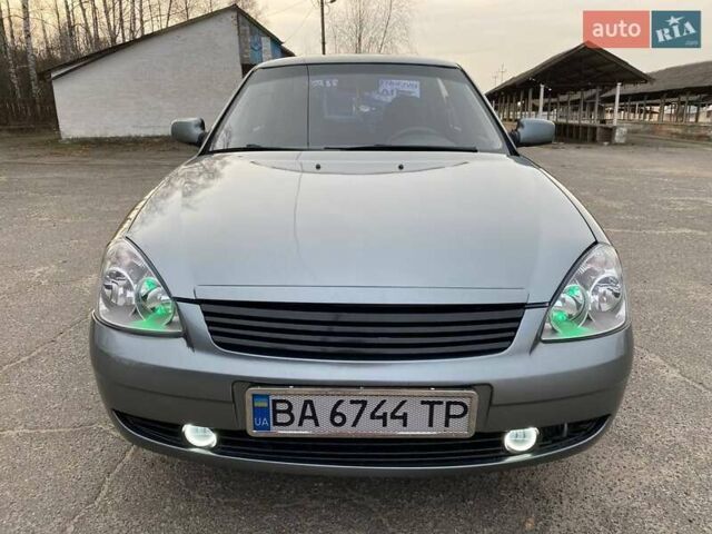 Серый ВАЗ 2170 Priora, объемом двигателя 1.6 л и пробегом 217 тыс. км за 3300 $, фото 1 на Automoto.ua