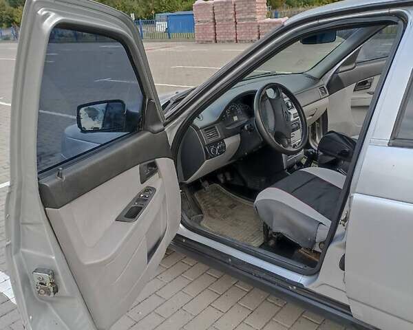 Серый ВАЗ 2170 Priora, объемом двигателя 1.6 л и пробегом 182 тыс. км за 2300 $, фото 6 на Automoto.ua