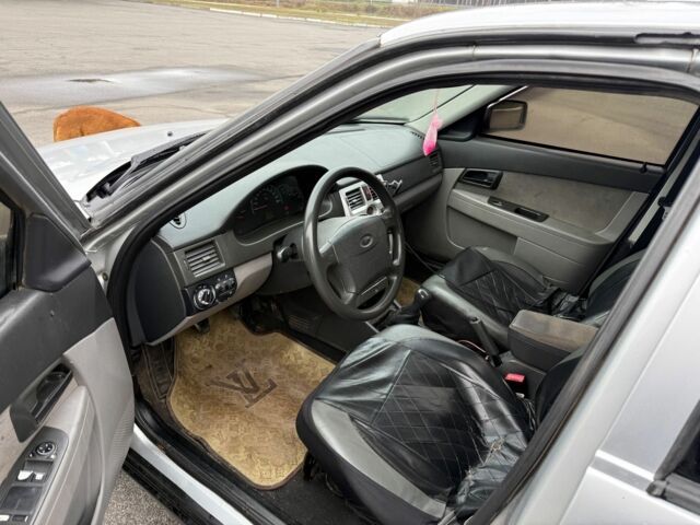 Серый ВАЗ 2170 Priora, объемом двигателя 1.6 л и пробегом 250 тыс. км за 1300 $, фото 1 на Automoto.ua