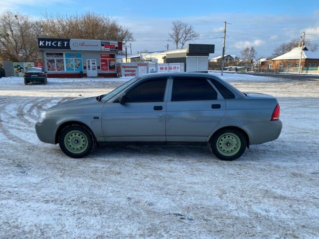 Серый ВАЗ 2170 Priora, объемом двигателя 1.6 л и пробегом 300 тыс. км за 2150 $, фото 2 на Automoto.ua