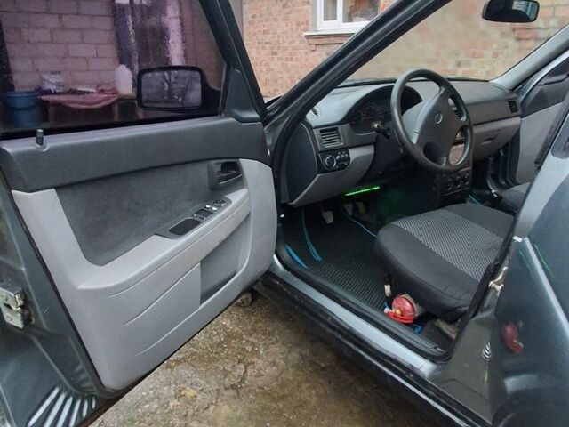 Серый ВАЗ 2170 Priora, объемом двигателя 1.6 л и пробегом 241 тыс. км за 2300 $, фото 4 на Automoto.ua