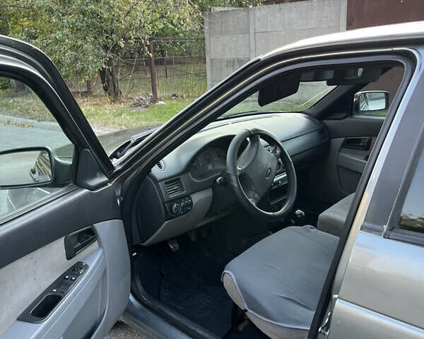 Сірий ВАЗ 2170 Priora, об'ємом двигуна 1.6 л та пробігом 250 тис. км за 1999 $, фото 9 на Automoto.ua