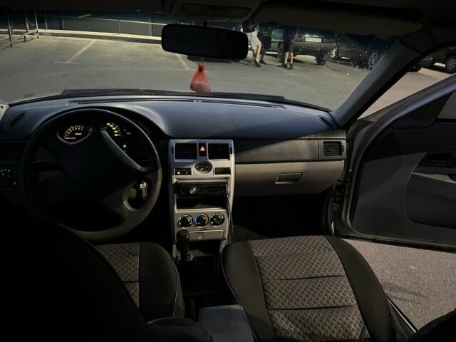 Серый ВАЗ 2170 Priora, объемом двигателя 1.6 л и пробегом 130 тыс. км за 2800 $, фото 7 на Automoto.ua