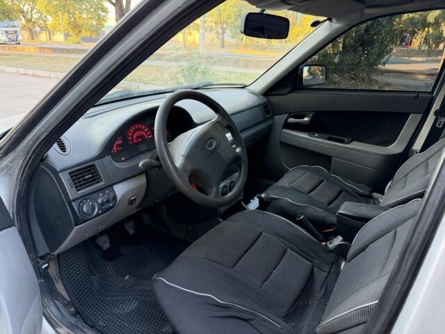 Сірий ВАЗ 2170 Priora, об'ємом двигуна 1.6 л та пробігом 217 тис. км за 2006 $, фото 5 на Automoto.ua