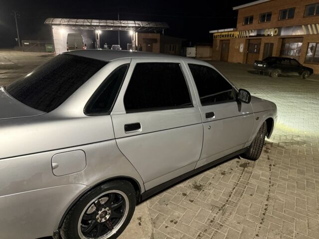 Серый ВАЗ 2170 Priora, объемом двигателя 1.6 л и пробегом 382 тыс. км за 2568 $, фото 2 на Automoto.ua