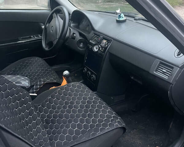 Серый ВАЗ 2170 Priora, объемом двигателя 1.6 л и пробегом 120 тыс. км за 2100 $, фото 3 на Automoto.ua