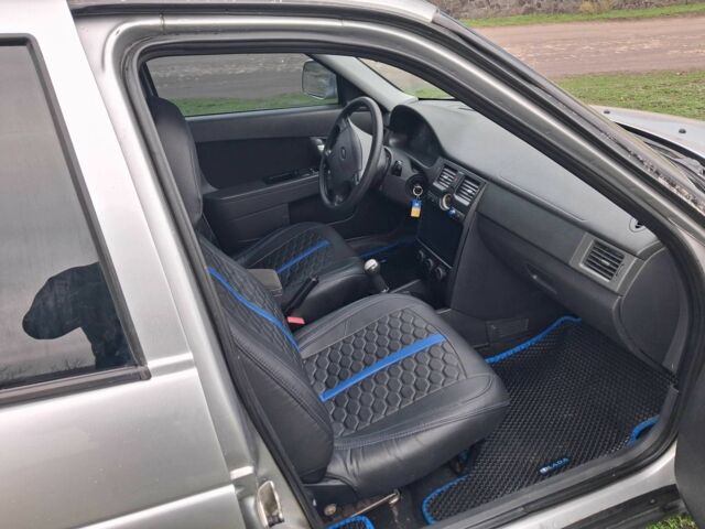 Серый ВАЗ 2170 Priora, объемом двигателя 1.6 л и пробегом 200 тыс. км за 2350 $, фото 5 на Automoto.ua