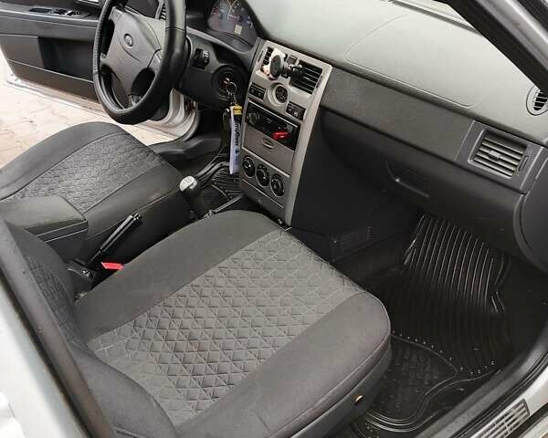 Серый ВАЗ 2170 Priora, объемом двигателя 1.6 л и пробегом 212 тыс. км за 3300 $, фото 8 на Automoto.ua