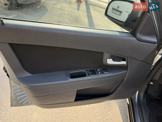ВАЗ 2170 Priora 2011 в Харькове на Automoto.ua Серый ВАЗ 2170 Priora, объемом двигателя 1.6 л и пробегом 50 тыс. км за 4200 $, фото 14 на Automoto.ua