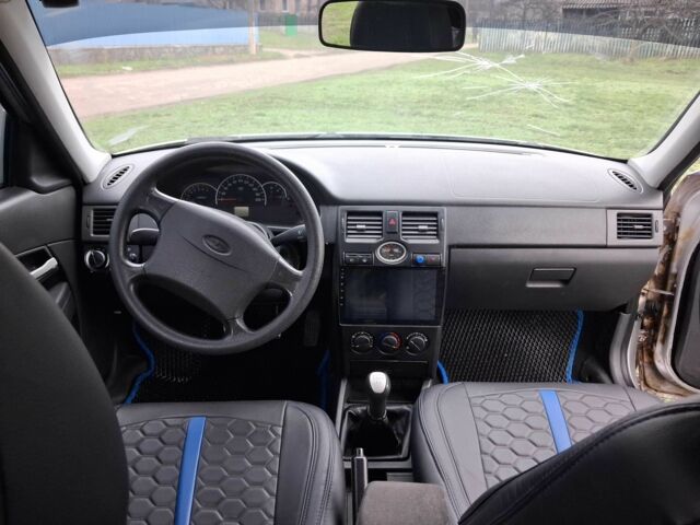 Серый ВАЗ 2170 Priora, объемом двигателя 1.6 л и пробегом 200 тыс. км за 2350 $, фото 3 на Automoto.ua