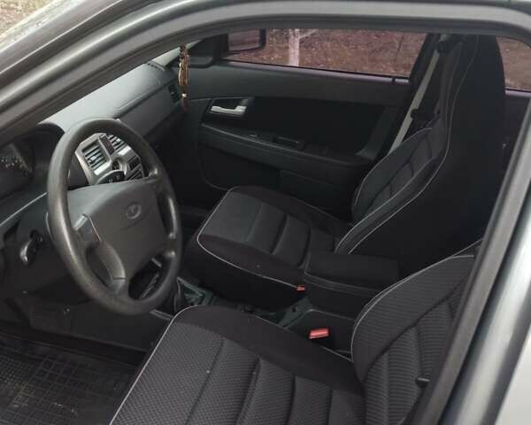ВАЗ 2170 Priora 2011 у Березовке на Automoto.ua Сірий ВАЗ 2170 Priora, об'ємом двигуна 1.6 л та пробігом 180 тис. км за 4000 $, фото 6 на Automoto.ua
