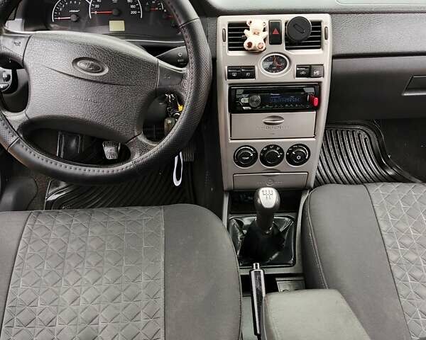 Серый ВАЗ 2170 Priora, объемом двигателя 1.6 л и пробегом 212 тыс. км за 3300 $, фото 9 на Automoto.ua