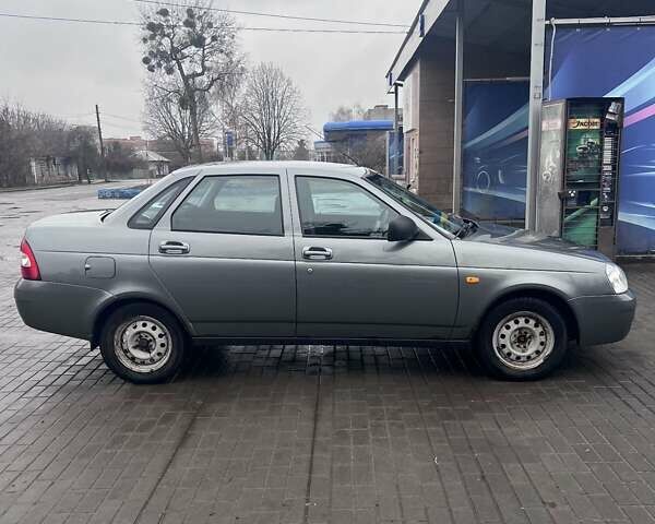 Серый ВАЗ 2170 Priora, объемом двигателя 1.6 л и пробегом 111 тыс. км за 3999 $, фото 2 на Automoto.ua