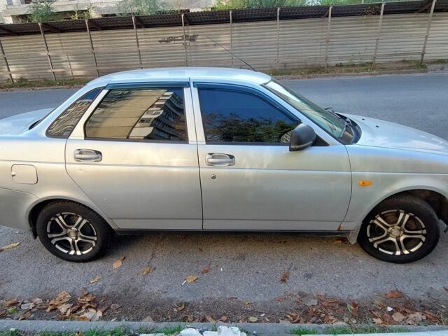 Серый ВАЗ 2170 Priora, объемом двигателя 1.6 л и пробегом 135 тыс. км за 3750 $, фото 2 на Automoto.ua