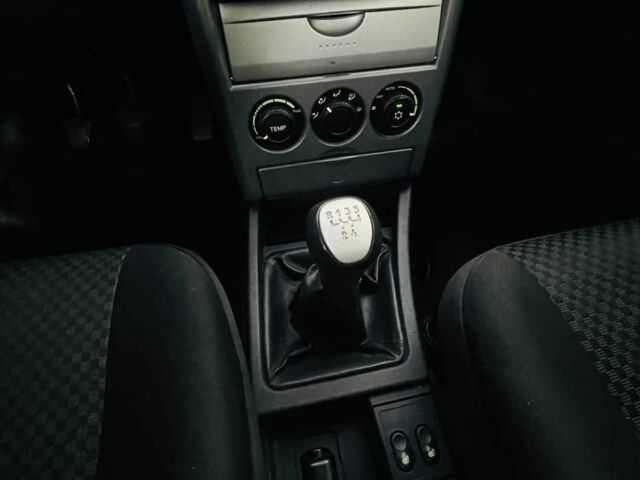 Серый ВАЗ 2170 Priora, объемом двигателя 1.6 л и пробегом 250 тыс. км за 3750 $, фото 14 на Automoto.ua