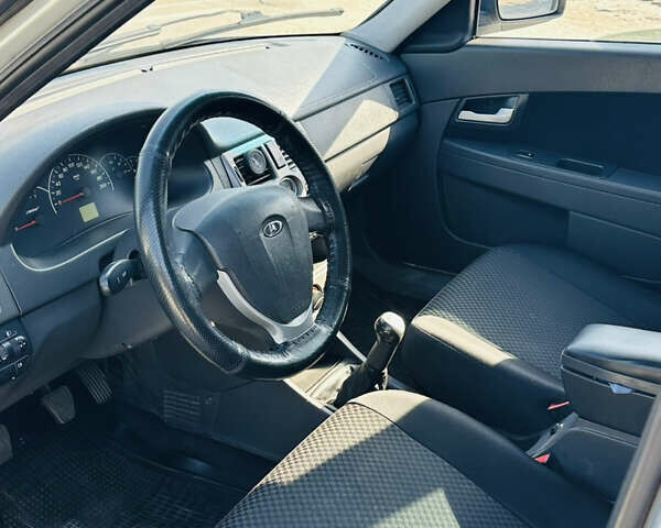 Серый ВАЗ 2170 Priora, объемом двигателя 1.6 л и пробегом 170 тыс. км за 2400 $, фото 11 на Automoto.ua