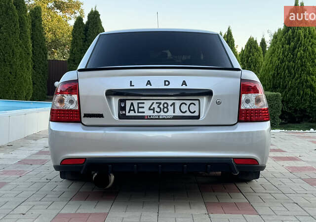 Серый ВАЗ 2170 Priora, объемом двигателя 1.6 л и пробегом 179 тыс. км за 4500 $, фото 1 на Automoto.ua