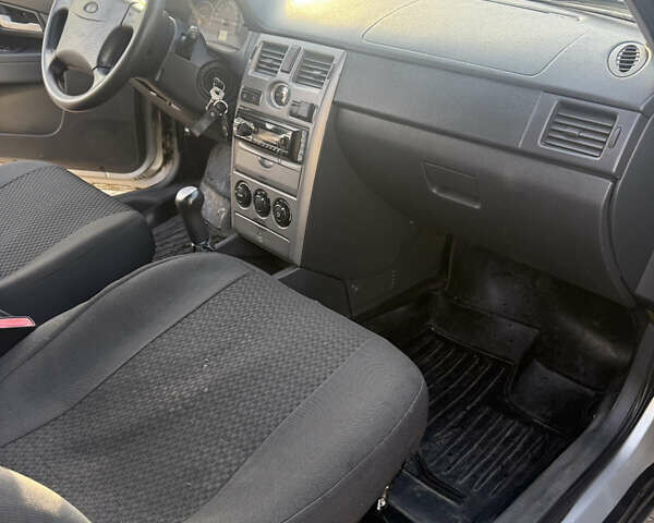 Серый ВАЗ 2170 Priora, объемом двигателя 1.6 л и пробегом 195 тыс. км за 3000 $, фото 9 на Automoto.ua