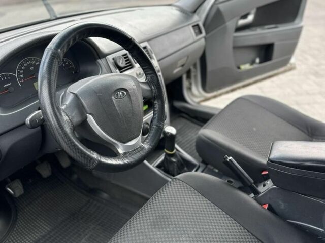 Серый ВАЗ 2170 Priora, объемом двигателя 1.6 л и пробегом 170 тыс. км за 2400 $, фото 15 на Automoto.ua