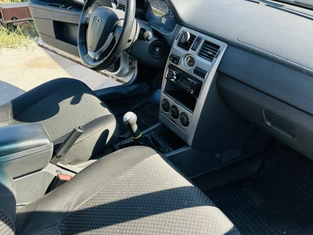 Сірий ВАЗ 2170 Priora, об'ємом двигуна 1.6 л та пробігом 250 тис. км за 2800 $, фото 5 на Automoto.ua
