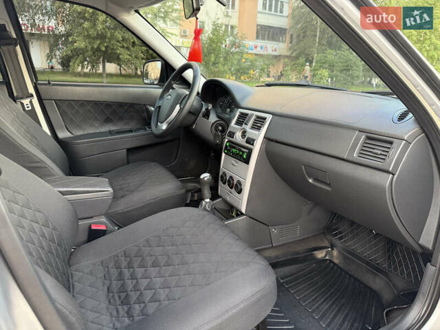 Серый ВАЗ 2170 Priora, объемом двигателя 1.6 л и пробегом 212 тыс. км за 4300 $, фото 4 на Automoto.ua