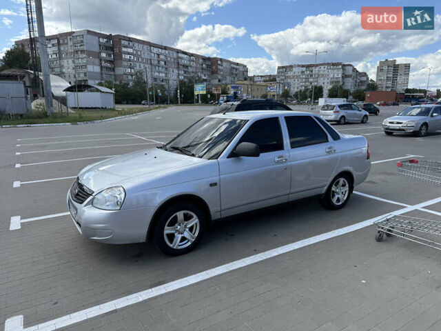 Серый ВАЗ 2170 Priora, объемом двигателя 1.6 л и пробегом 144 тыс. км за 3750 $, фото 1 на Automoto.ua