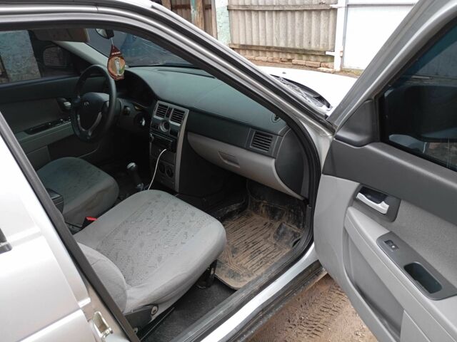 Серый ВАЗ 2170 Priora, объемом двигателя 1.6 л и пробегом 2 тыс. км за 4000 $, фото 5 на Automoto.ua