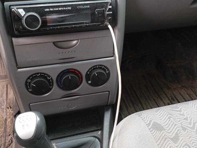 Серый ВАЗ 2170 Priora, объемом двигателя 1.6 л и пробегом 2 тыс. км за 4000 $, фото 2 на Automoto.ua