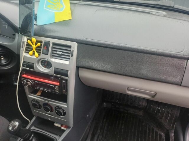 Синий ВАЗ 2170 Priora, объемом двигателя 1.6 л и пробегом 140 тыс. км за 2550 $, фото 4 на Automoto.ua