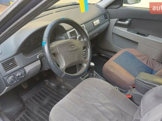 Синий ВАЗ 2170 Priora, объемом двигателя 1.6 л и пробегом 190 тыс. км за 3000 $, фото 2 на Automoto.ua