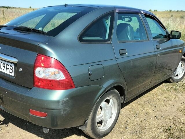 Зеленый ВАЗ 2170 Priora, объемом двигателя 1.6 л и пробегом 166 тыс. км за 2400 $, фото 3 на Automoto.ua