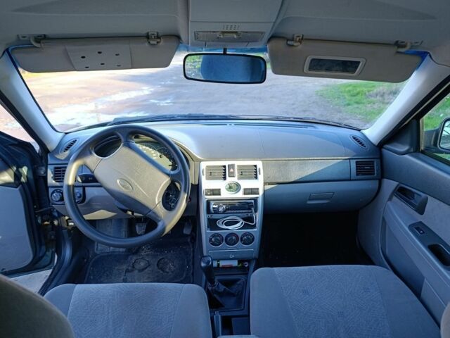 Зеленый ВАЗ 2170 Priora, объемом двигателя 1.6 л и пробегом 160 тыс. км за 2800 $, фото 5 на Automoto.ua