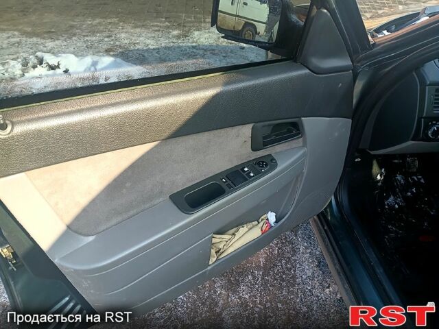 ВАЗ 2170 Priora 2007 у Дніпро (Дніпропетровську) на Automoto.ua Зелений ВАЗ 2170 Priora, об'ємом двигуна 1.6 л та пробігом 380 тис. км за 2600 $, фото 4 на Automoto.ua