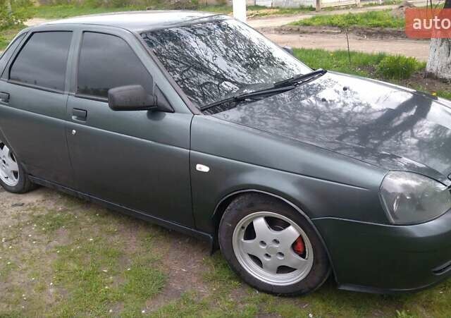 Зеленый ВАЗ 2170 Priora, объемом двигателя 1.6 л и пробегом 300 тыс. км за 2600 $, фото 1 на Automoto.ua