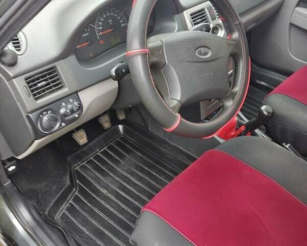 Зеленый ВАЗ 2170 Priora, объемом двигателя 1.6 л и пробегом 51 тыс. км за 2900 $, фото 5 на Automoto.ua
