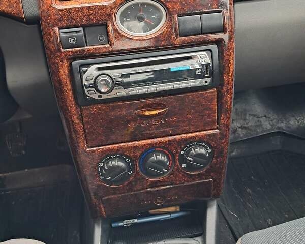 Зеленый ВАЗ 2170 Priora, объемом двигателя 1.6 л и пробегом 220 тыс. км за 2900 $, фото 4 на Automoto.ua