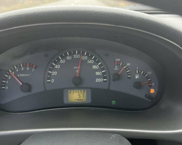 Зелений ВАЗ 2170 Priora, об'ємом двигуна 1.6 л та пробігом 235 тис. км за 2500 $, фото 6 на Automoto.ua