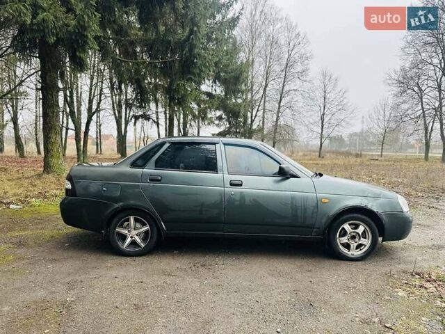 Зеленый ВАЗ 2170 Priora, объемом двигателя 1.6 л и пробегом 240 тыс. км за 1700 $, фото 1 на Automoto.ua