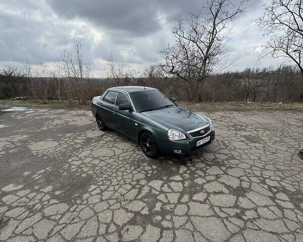 Зеленый ВАЗ 2170 Priora, объемом двигателя 1.6 л и пробегом 214 тыс. км за 2900 $, фото 2 на Automoto.ua