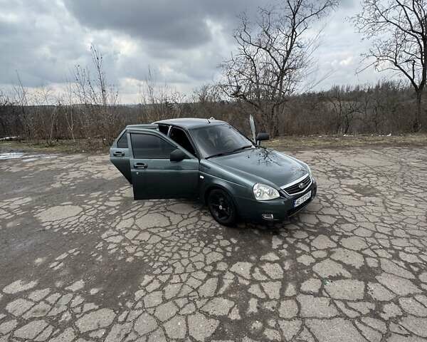 Зеленый ВАЗ 2170 Priora, объемом двигателя 1.6 л и пробегом 214 тыс. км за 2900 $, фото 5 на Automoto.ua