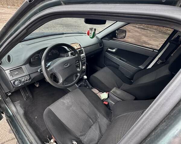 Зеленый ВАЗ 2170 Priora, объемом двигателя 1.6 л и пробегом 214 тыс. км за 2900 $, фото 7 на Automoto.ua