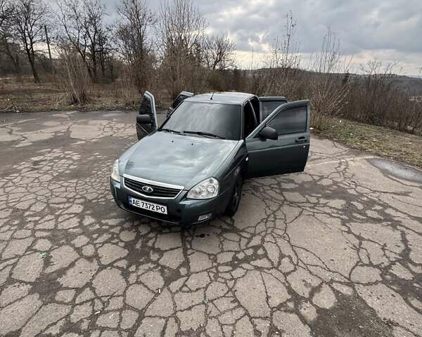 Зеленый ВАЗ 2170 Priora, объемом двигателя 1.6 л и пробегом 214 тыс. км за 2900 $, фото 4 на Automoto.ua
