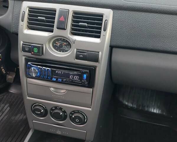 Зеленый ВАЗ 2170 Priora, объемом двигателя 1.6 л и пробегом 115 тыс. км за 3650 $, фото 7 на Automoto.ua