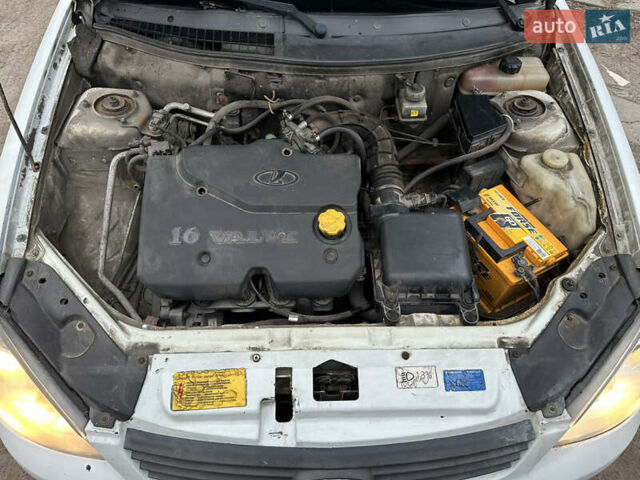 Білий ВАЗ 2171 Priora, об'ємом двигуна 1.6 л та пробігом 390 тис. км за 1900 $, фото 4 на Automoto.ua